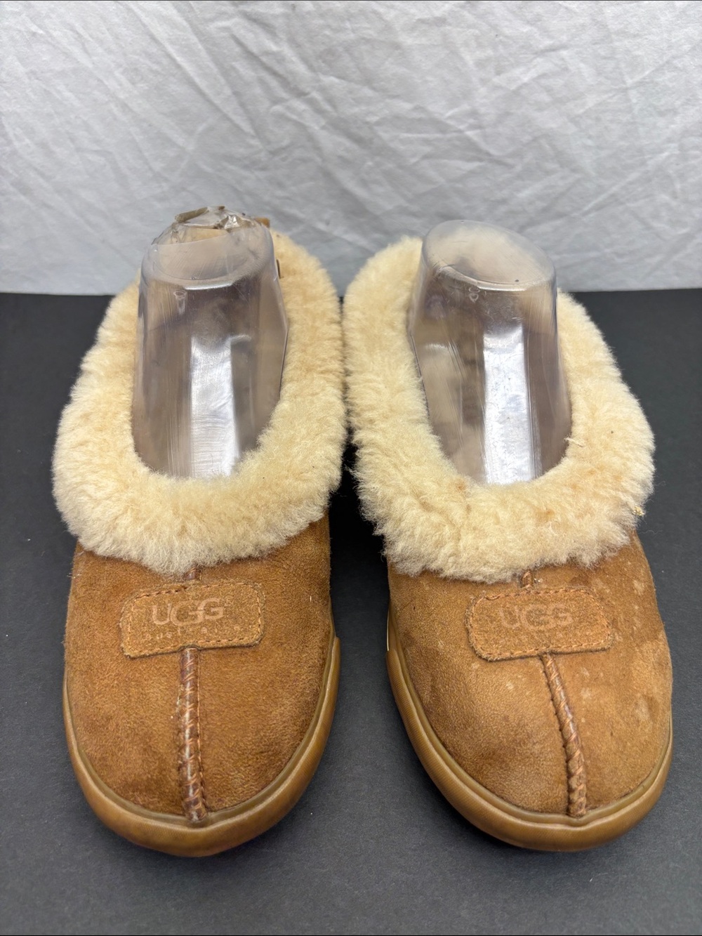 Ugg slip on slippers women’s SZ 7, box 47